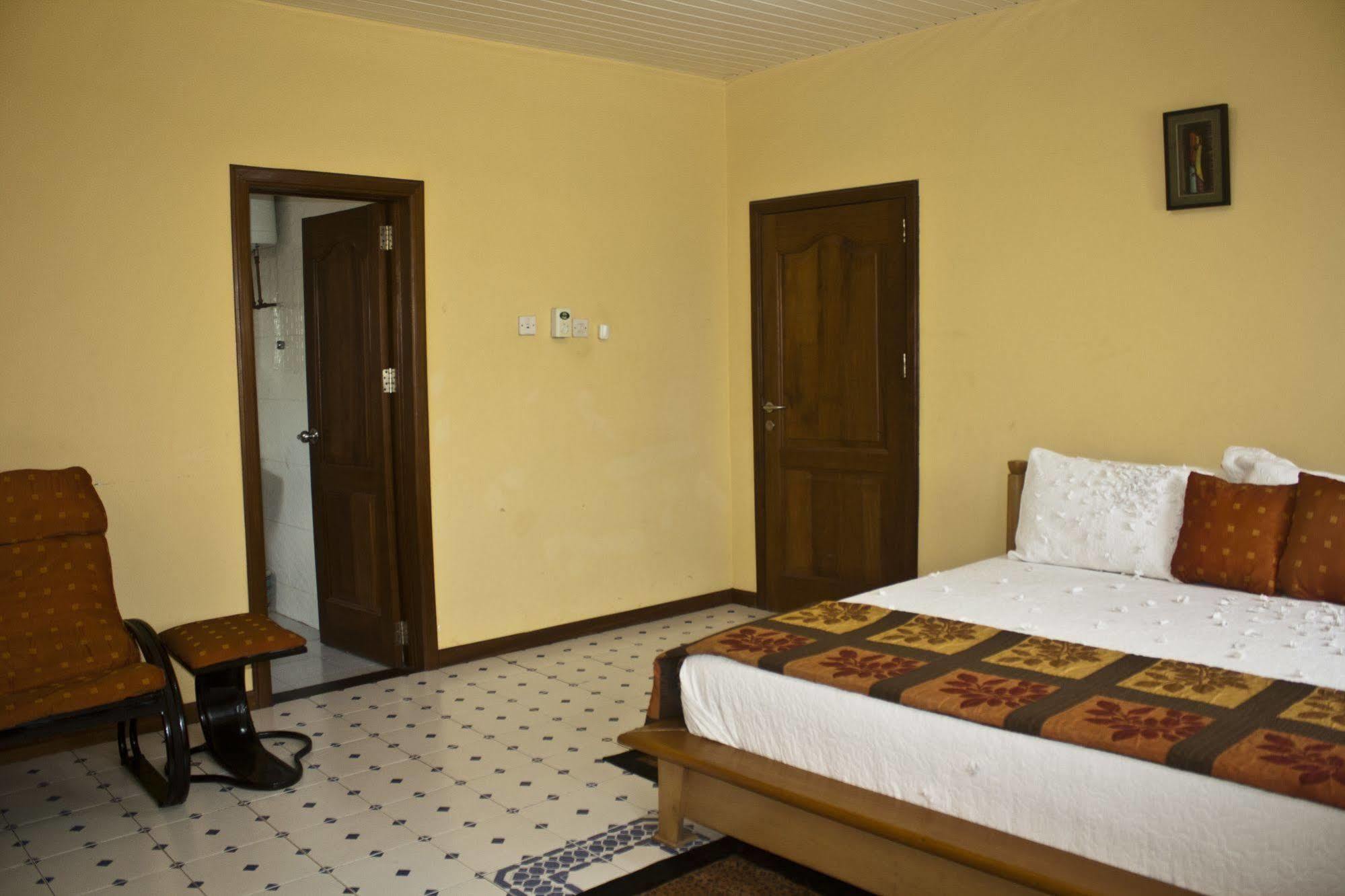 Quest Lodge Accra Extérieur photo